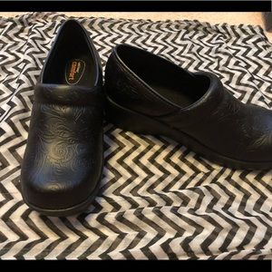 SafeTstep non slip work slip on clogs